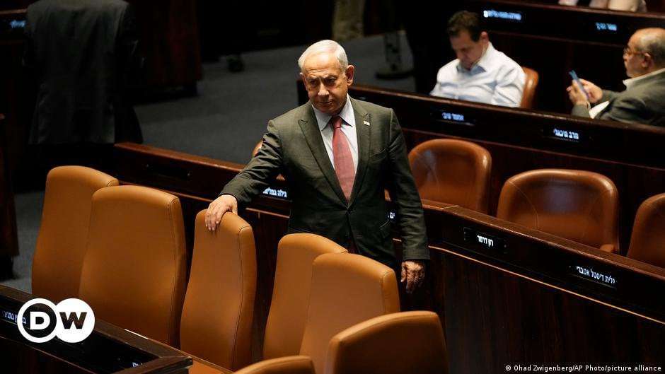 image for Israel passes law protecting prime minister from removal – DW – 03