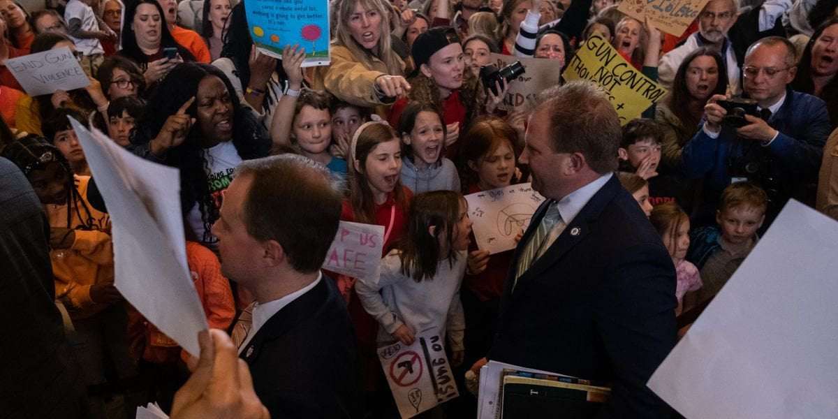image for Chants of 'Fascists!' Ring Out as Tennessee GOP Moves to Expel Dems Over Gun Control Protest