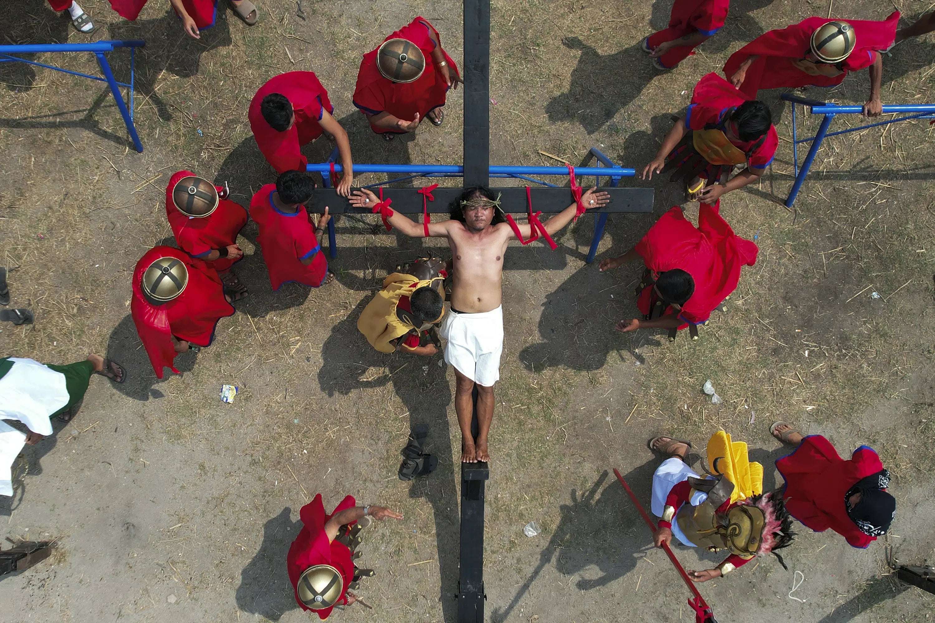 image for Filipinos nailed to crosses despite church objection