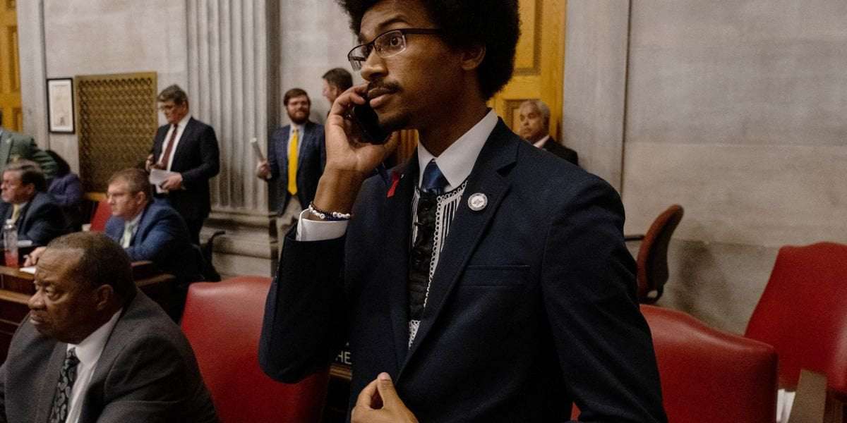image for Expelled Tennessee Democrat Says GOP Is Threatening to Cut Local Funding If He's Reinstated