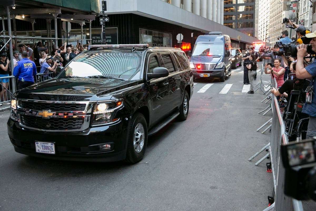 image for Trump met with chants of ‘New York hates you!’ as he arrives for Manhattan deposition