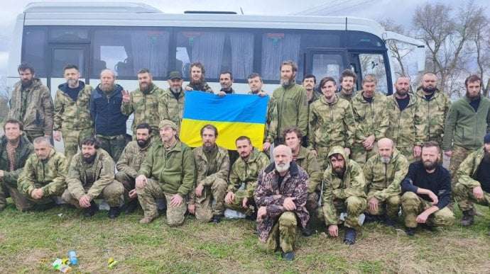 image for Ukraine and Russia hold major Easter prisoners-of-war exchange