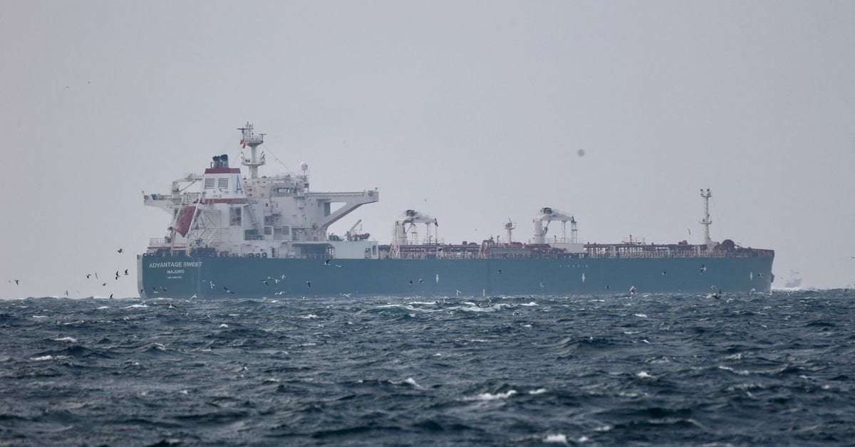 image for Iran seizes oil tanker in Gulf, U.S. Navy says