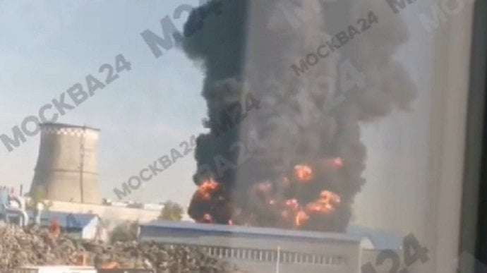 image for Warehouses on fire in Moscow Oblast: fire area covers 2,500 square metres