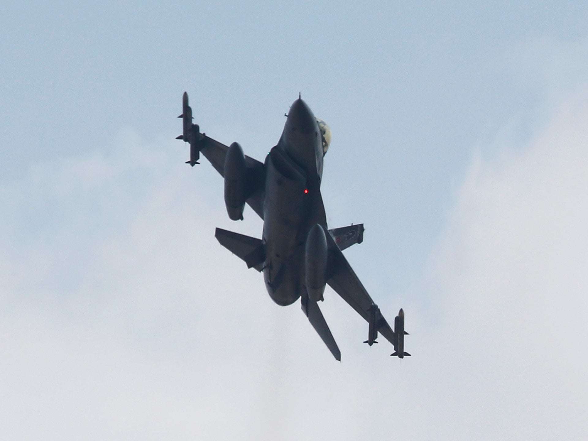 image for Russia: Giving F-16 fighter jets to Ukraine a ‘colossal risk’