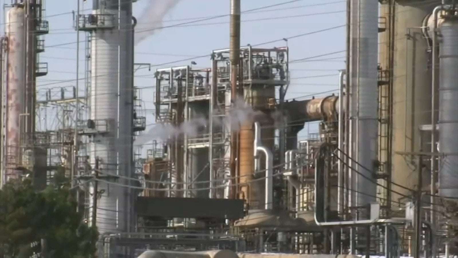 image for EXCLUSIVE: FBI launches investigation into chemical release from Martinez Refinery