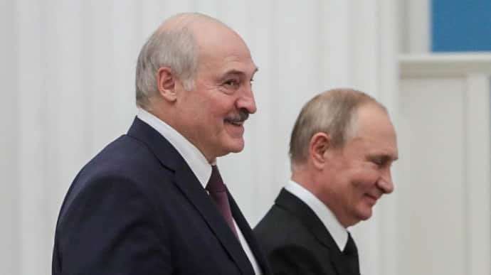 image for Lukashenko says Putin will give nuclear weapons to anyone who joins Union State