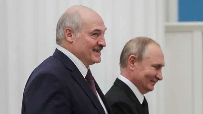 image for Lukashenko says Putin will give nuclear weapons to anyone who joins Union State