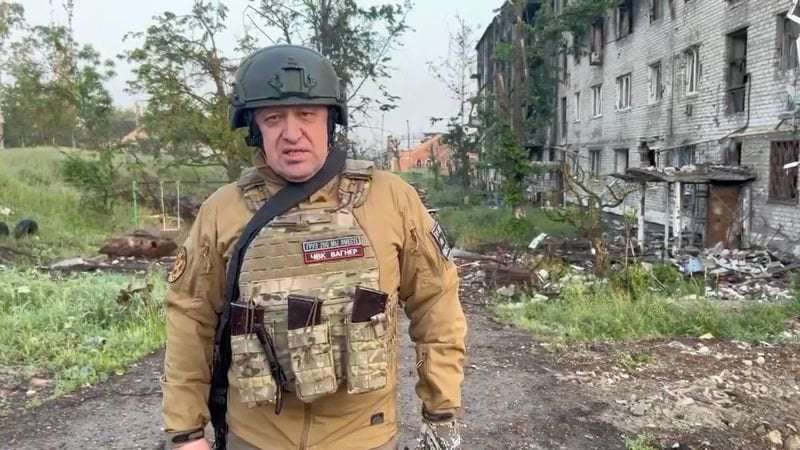 image for Prigozhin says Wagner will not sign any contract with Russian defence minister