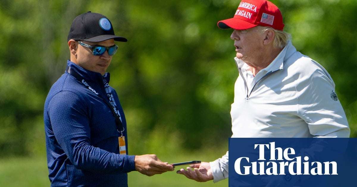 image for Trump finds no new lawyers for court appearance in Mar-a-Lago case