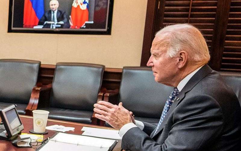 image for Biden says threat of Putin using tactical nuclear weapons is 'real'