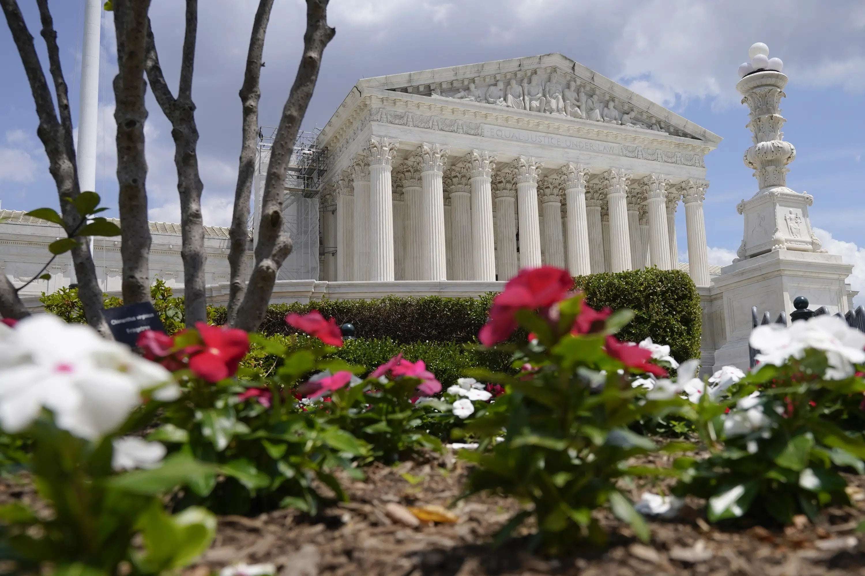 image for Justice Alito accepted Alaska resort vacation from GOP donors, report says