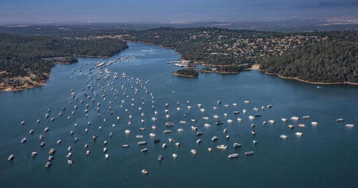 image for California's Lake Oroville now at 100% capacity following megadrought; 1st time since 2019