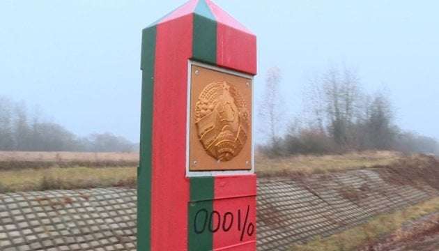 image for On border with Belarus, Ukrainian forces turn on loudspeakers to call on Belarusians to topple Lukashenko, condemn war