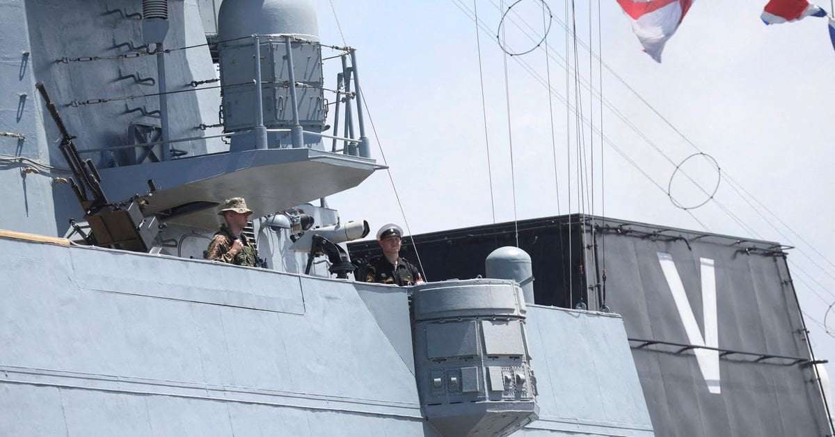 image for Taiwan says it spots two Russian warships off its east coast