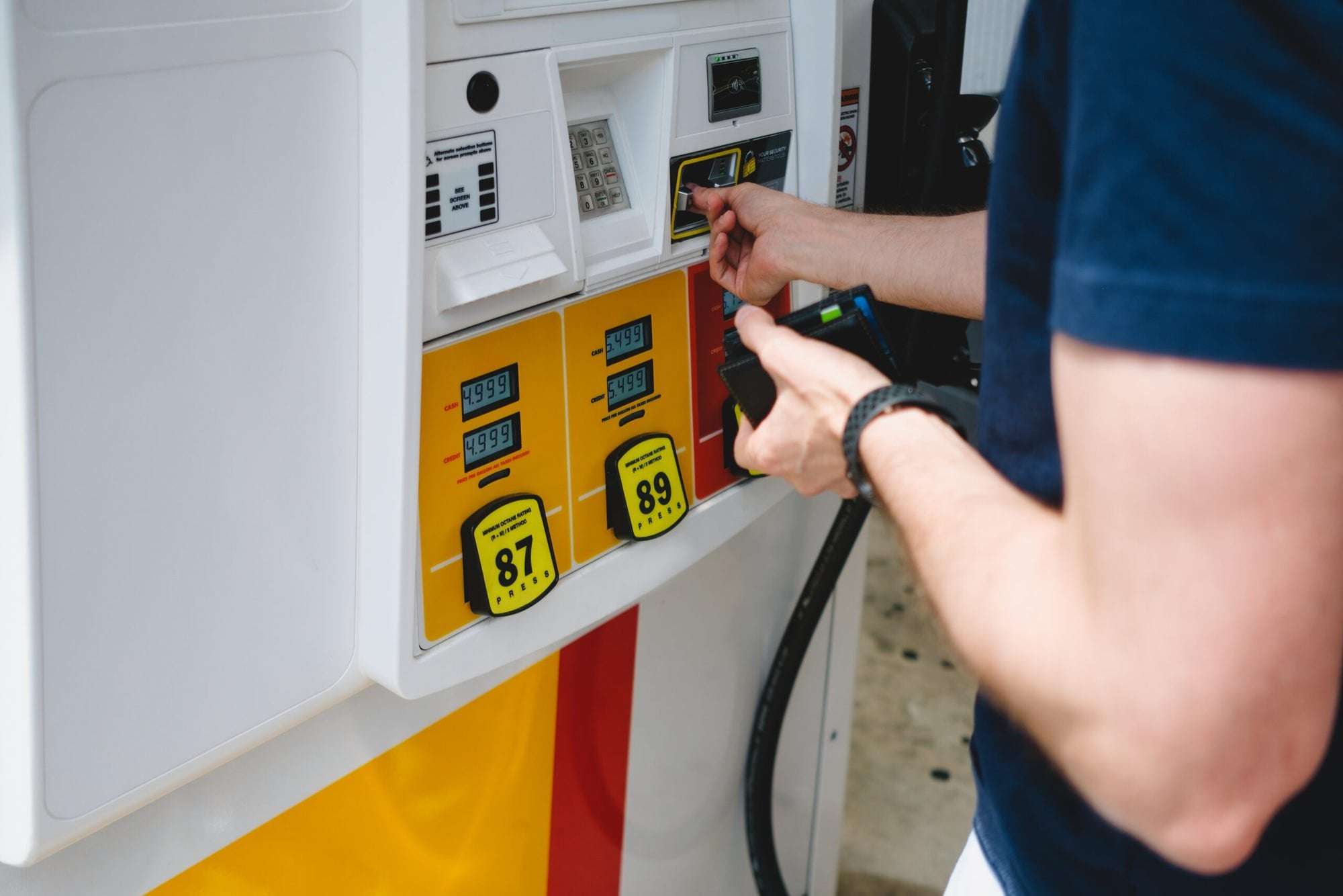 image for Oregon Finally Legalizes Pumping Your Own Gas After 72 Years