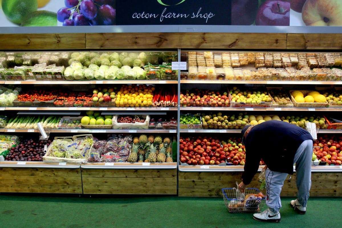 image for New Zealand bans thin plastic fruit and vegetable bags in world first
