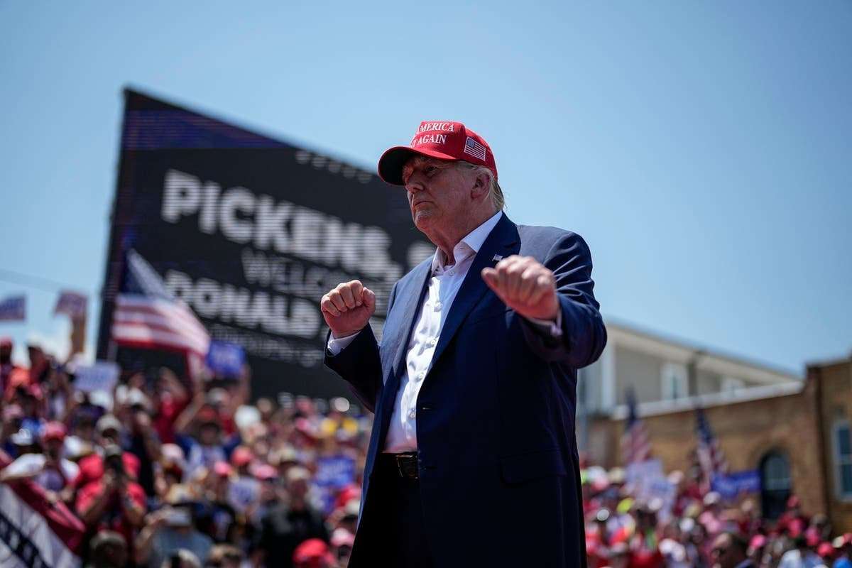 image for Trump marks Independence Day by sharing vulgar attack on Biden and ominous 2024 warning