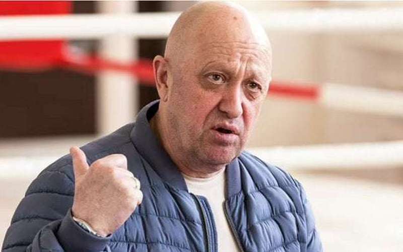 image for Prigozhin arrives in St Petersburg, takes back seized weapons