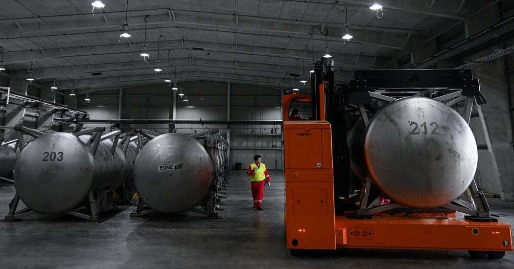 image for U.S. Is Destroying the Last of Its Once-Vast Chemical Weapons Arsenal
