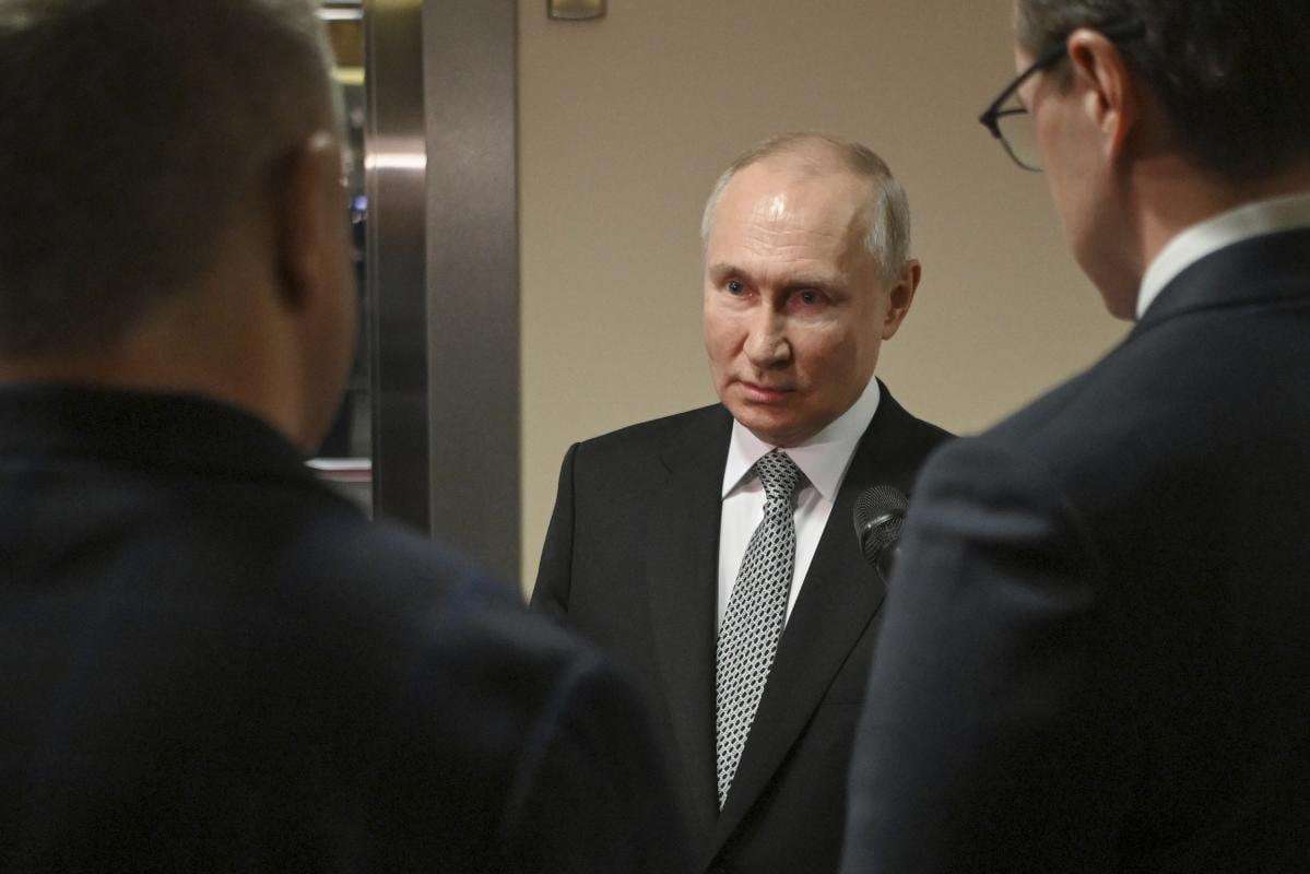 image for Putin wants to attend an August summit. Host country South Africa doesn't want to have to arrest him