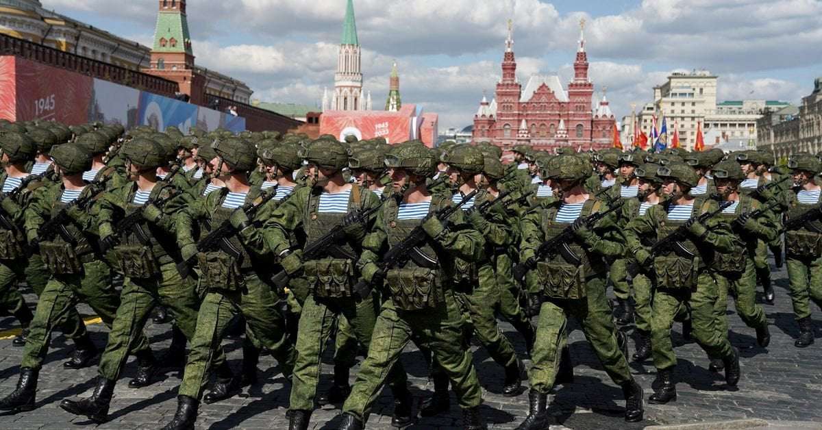 image for Russia extends eligibility for military call-up by at least five years