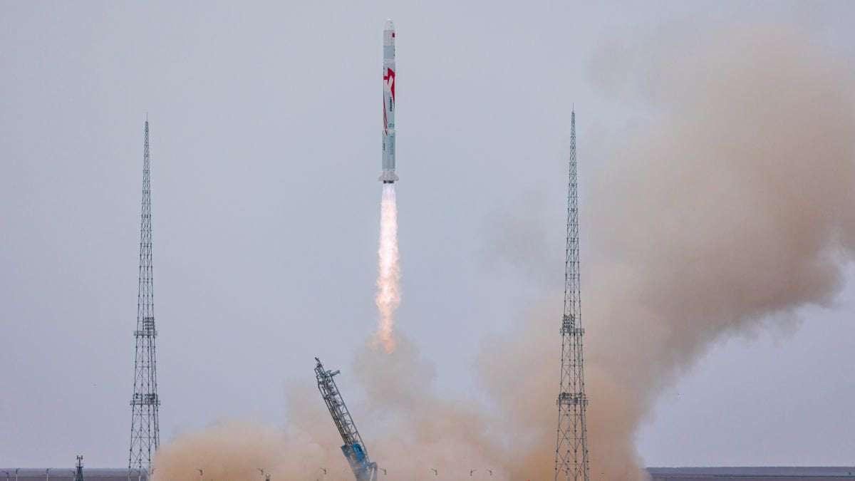 image for China just launched a methane-fueled rocket into orbit, a world's 1st for spaceflight (video)