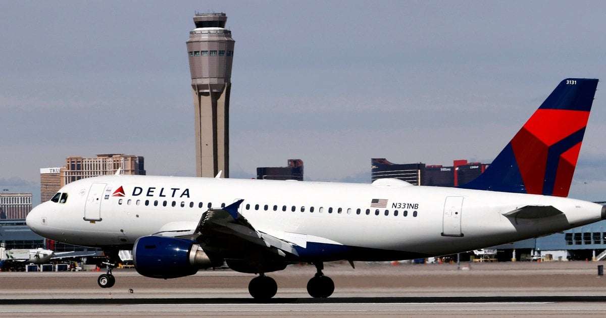image for Delta passengers fall ill while stuck on tarmac for hours in blistering Las Vegas heat wave