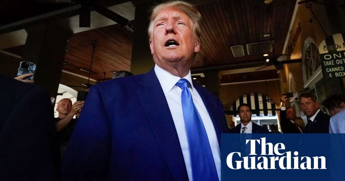 image for Ex-Trump lawyer says evidence against him ‘overwhelming’ in Mar-a-Lago case