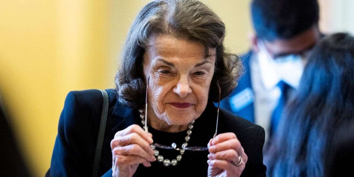 image for A confused Dianne Feinstein tried to give a speech in the middle of a Senate hearing vote and was told to 'just say aye' instead