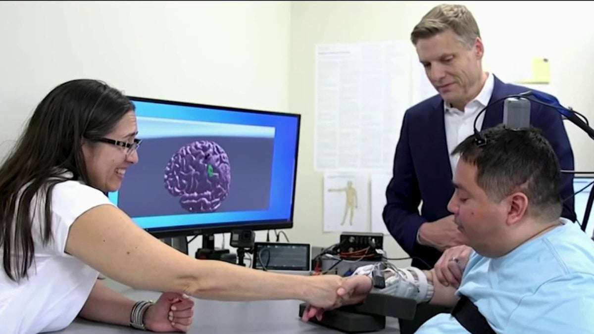 image for Groundbreaking A.I. brain surgery helps NY quadriplegic man regain movement