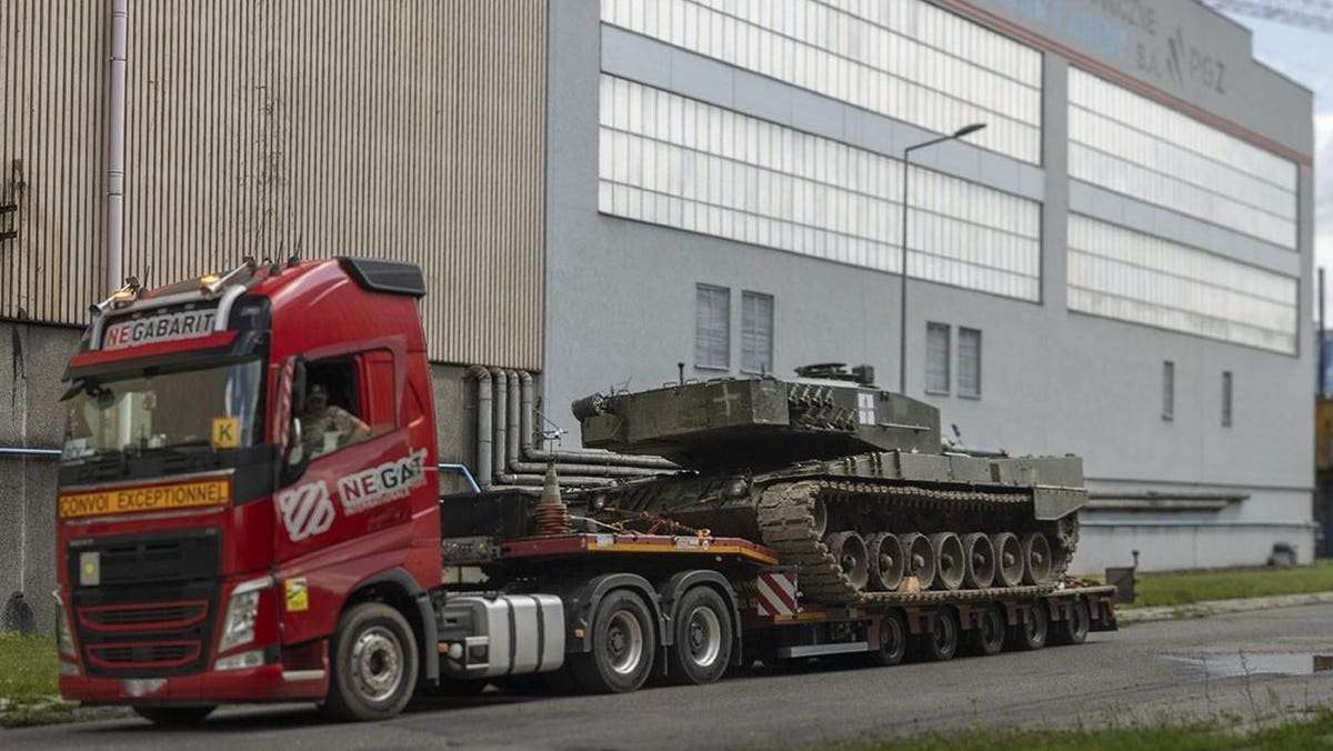 image for Ukrainian Tank Losses Diminish As Polish Technicians Save More And More Damaged Leopard 2s