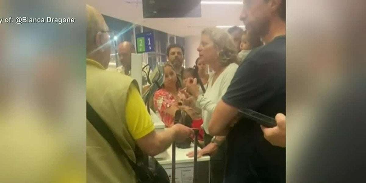 image for Passengers were stuck on plane for 7 hours with no air conditioning, no food or water provided, woman says