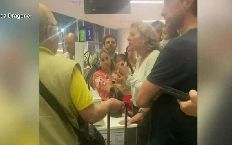 image for Passengers were stuck on plane for 7 hours with no air conditioning, no food or water provided, woman says