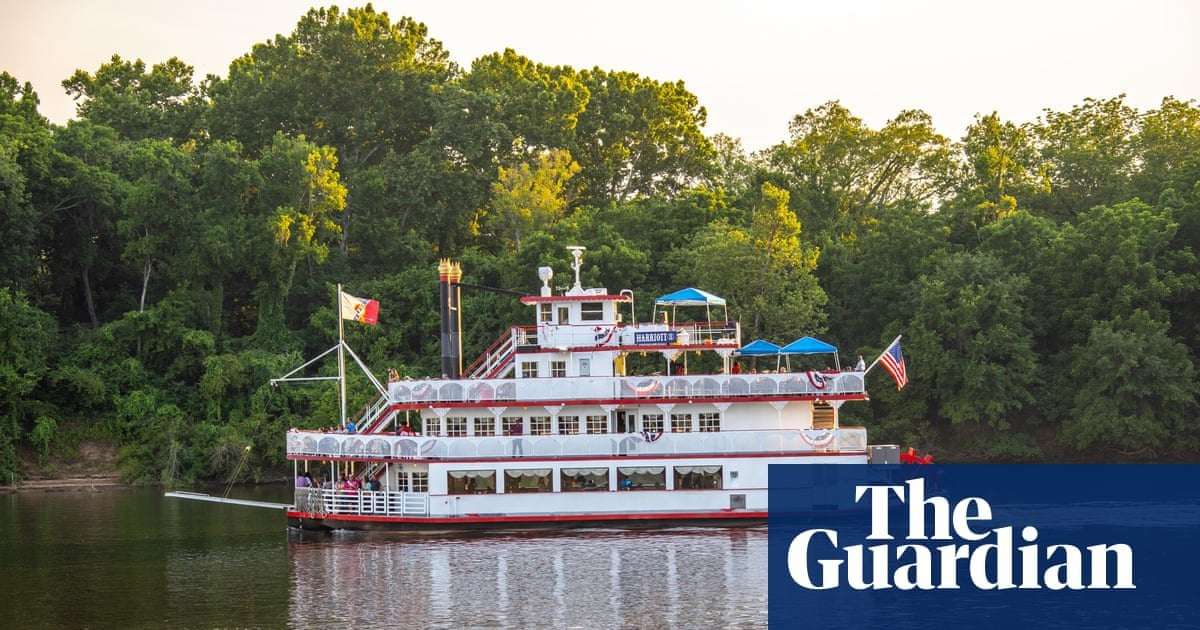 image for Large brawl in Alabama as people defend Black riverboat worker against white assailants