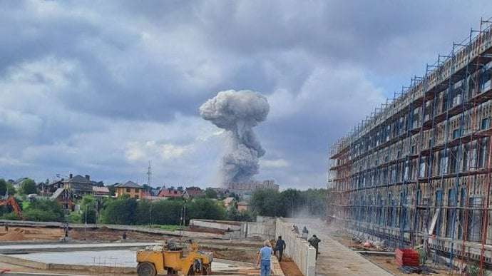 image for Factory warehouse containing pyrotechnics explodes near Moscow: dozens injured