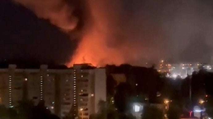 image for Russians ask people not to burn down military enlistment offices, blaming "Ukrainian scammers" for it