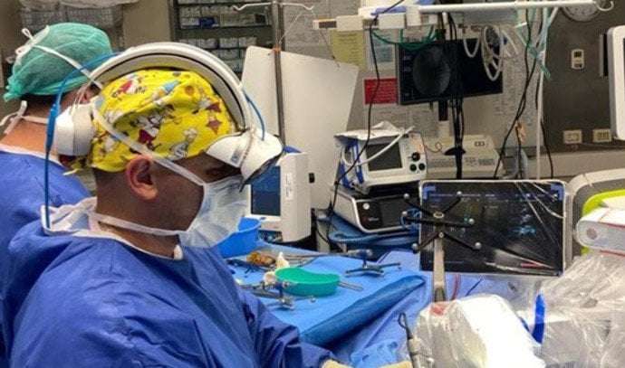 image for Jerusalem doctors carry out revolutionary AR robotic spinal surgery