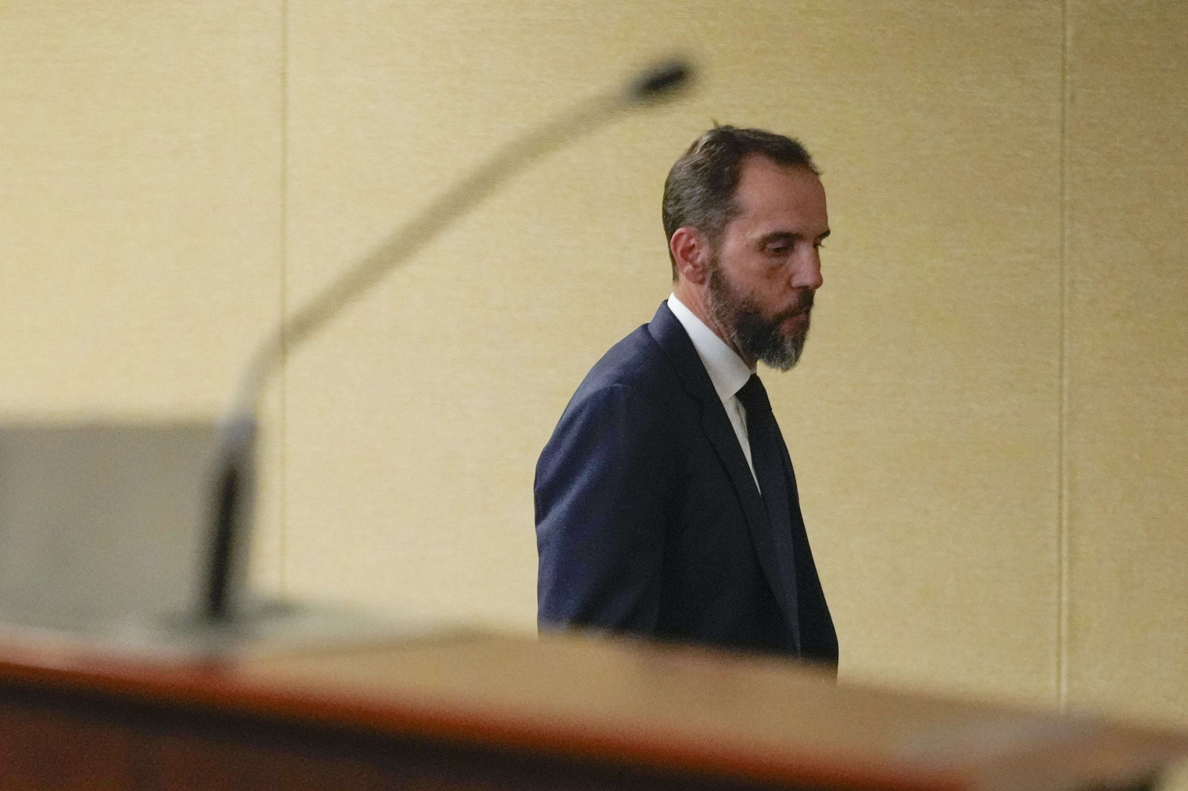 image for Prosecutors: Trump Mar-a-Lago security aide flipped after changing lawyers