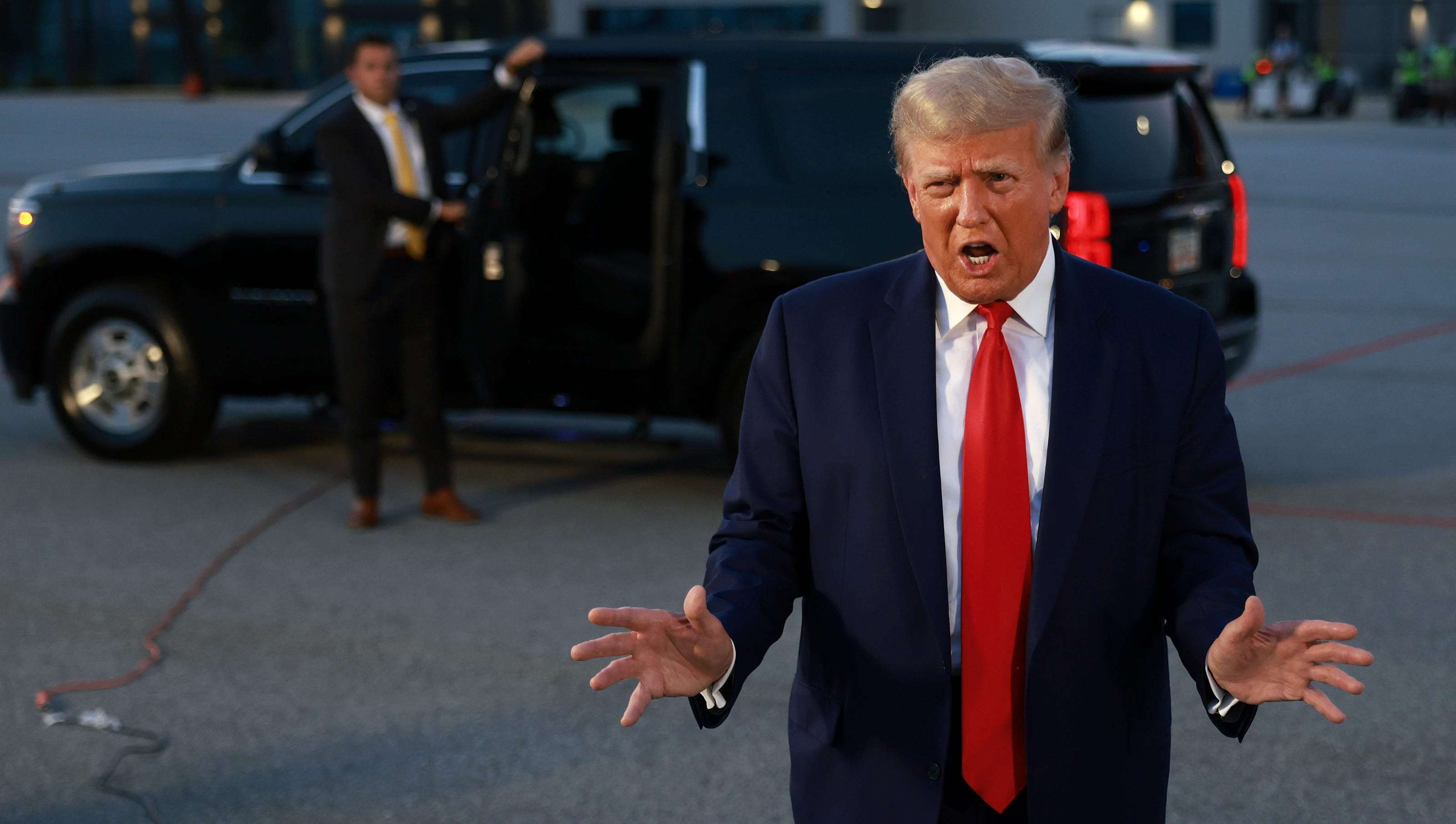 image for Palm Beach County lawyer files legal challenge to disqualify Trump from 2024 presidential race