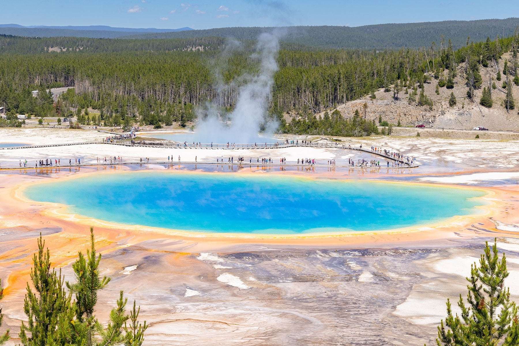 image for Tourist Faces Federal Charges After Stumbling into a Yellowstone Hot Spring While “Under the Influence”