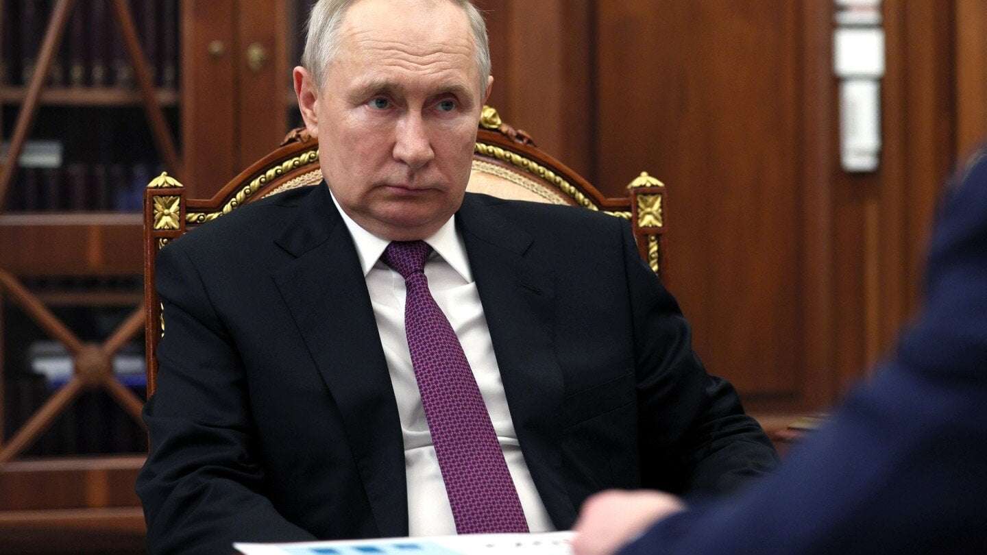 image for White House says Putin and Kim Jong Un traded letters as Russia looks for munitions from North Korea