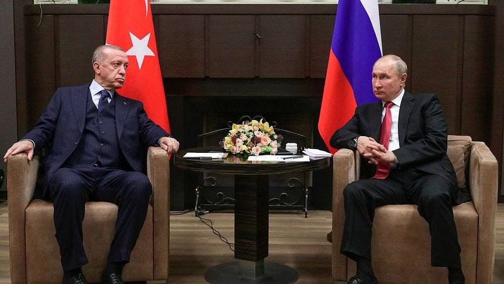 image for Ukraine War: Zelenskyy discusses Black Sea grain corridor with Macron ahead of Putin-Erdogan summit