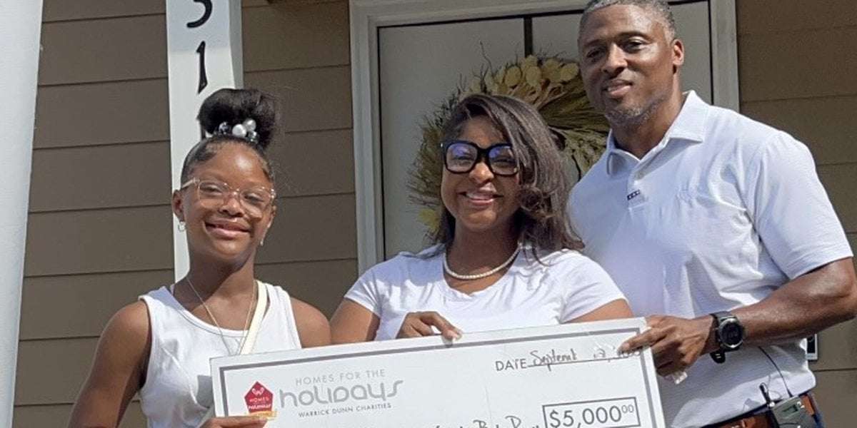 image for NFL great Warrick Dunn helps welcome another single mother into new home