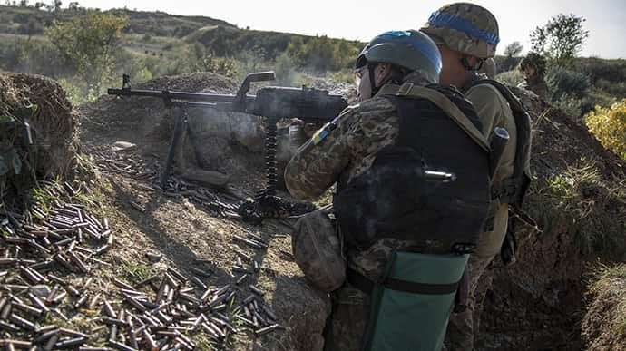 image for Ukraine's defenders kill 480 Russian soldiers, hit 6 tanks and destroy 40 artillery systems in one day