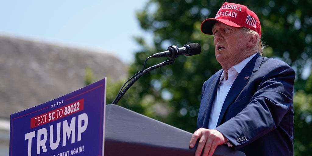 image for Trump campaign backtracks claim that he bought a Glock handgun in South Carolina after it became clear that would be illegal