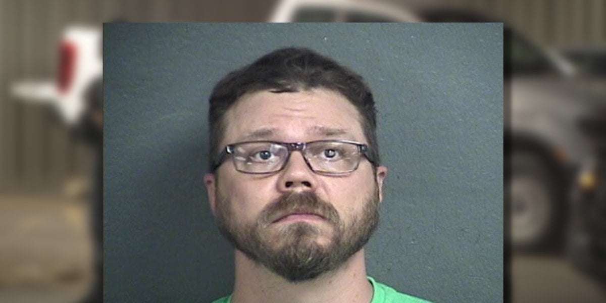 image for O’Reilly store employee charged with murder after shoplifting suspect dies of strangulation