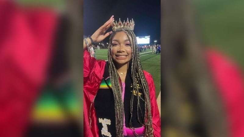 image for A reigning homecoming queen in Texas wore a Mexican heritage stole to her graduation. Now, her school says she can’t crown her successor.