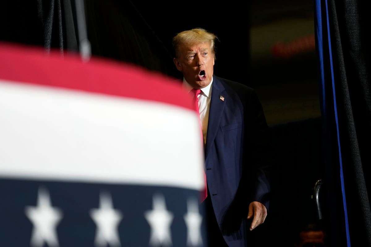 image for Trump attacks judge before appearing at New York civil fraud trial