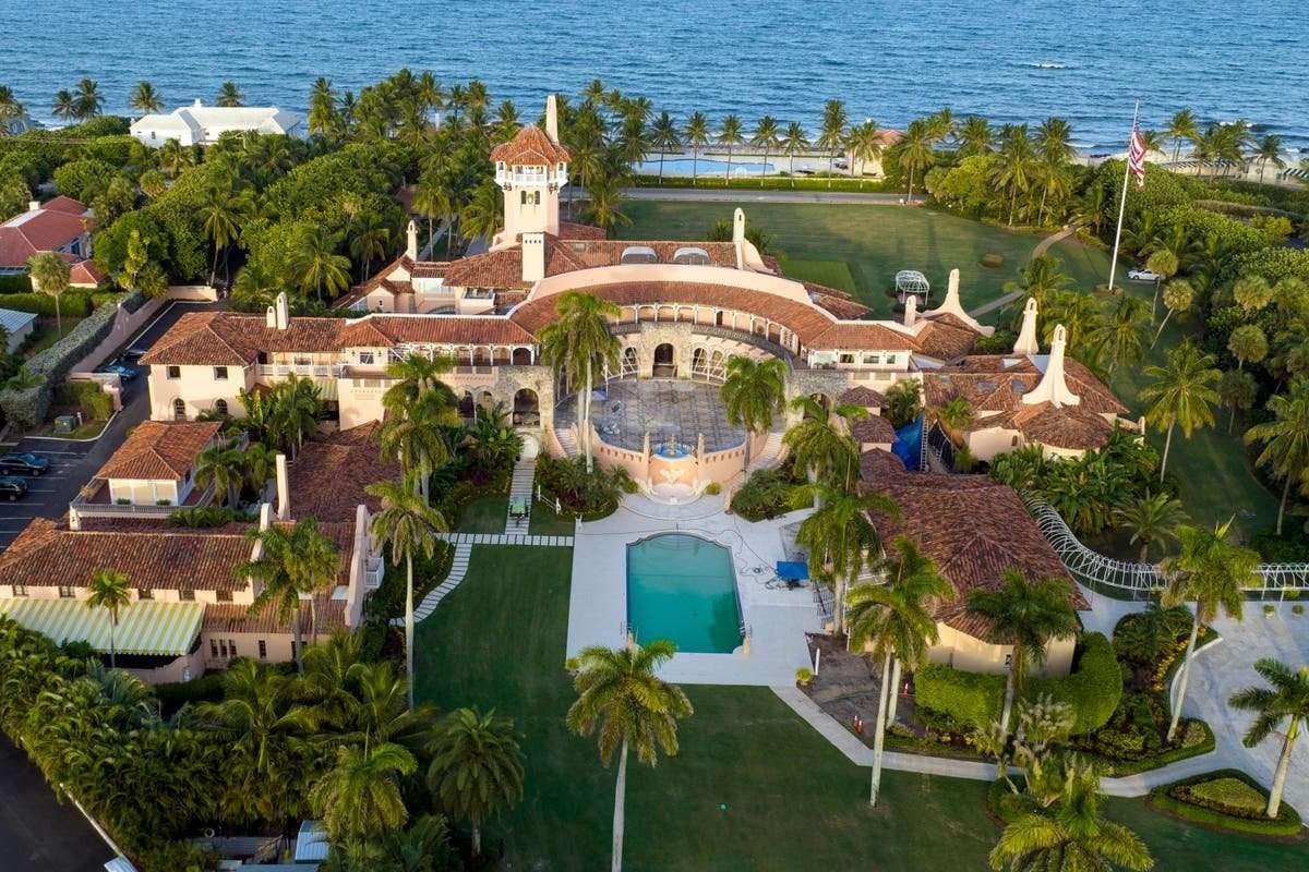 image for Trump blabbed nuclear sub secrets to Australian billionaire member of Mar-a-Lago club, report claims